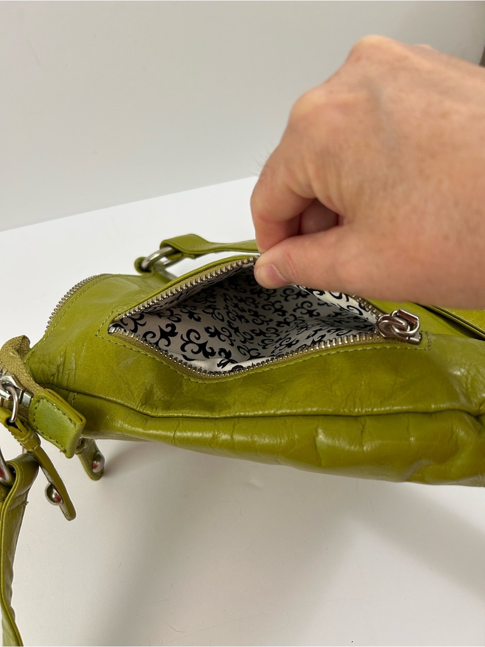 Hobo The Original - Green Leather Crossbody Bag - Picture 7 of 16